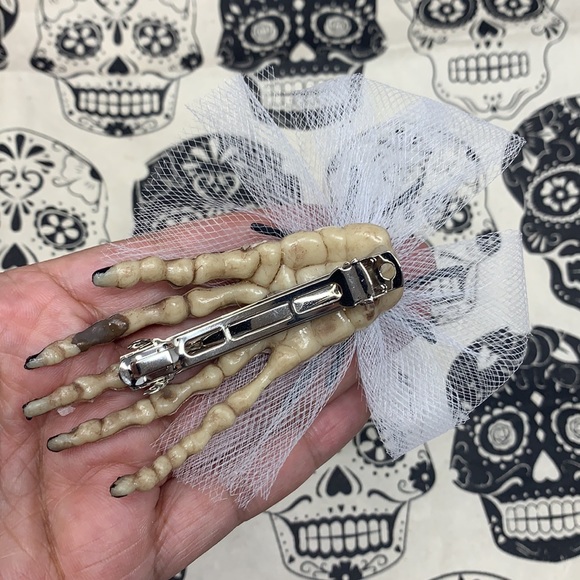 3” creepy hair clips skeleton hands with black widow spider 🕷 made by me NEW - Picture 7 of 17